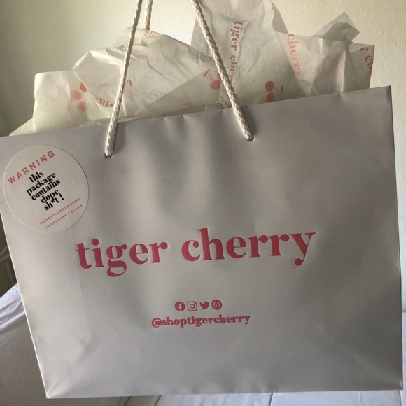 Tiger Cherry long sleeve crop top w/ biker shorts - Picture 6 of 6